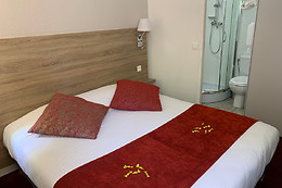 Hotel The Originals Nîmes Costières