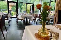 Utopia Hotel Mons