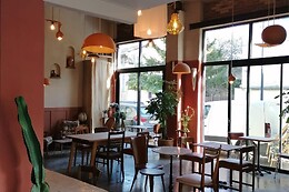 LES VOYAGEURS Restaurant
