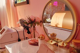 Pinky Cocoon Head Spa